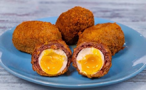 Яйца в мясной панировке: оригинальный подход к завтраку и не только