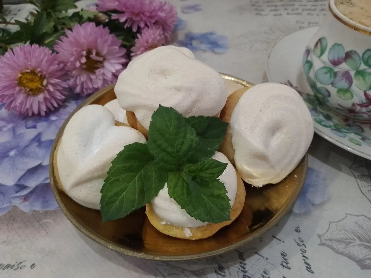 Легкое домашнее печенье на сметане с белковой глазурью
