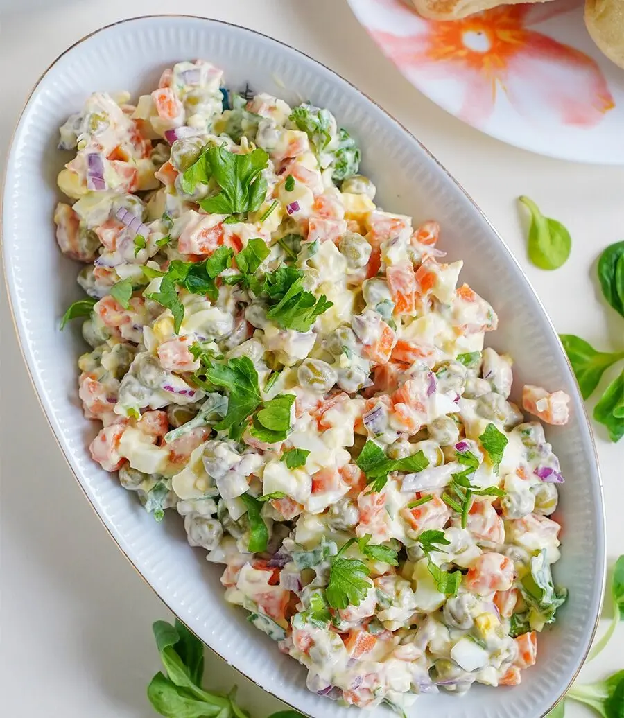Пять новых салатов, которые освежат ваш праздничный стол