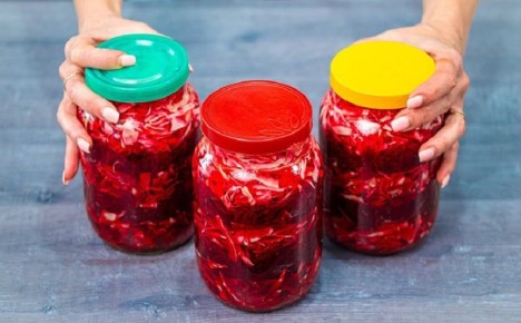 Яркий осенний салат: капуста и свекла для вашего стола