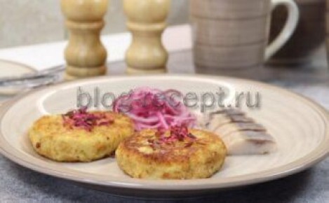 Вкусные картофельные котлеты с хрустящим луком на ужин