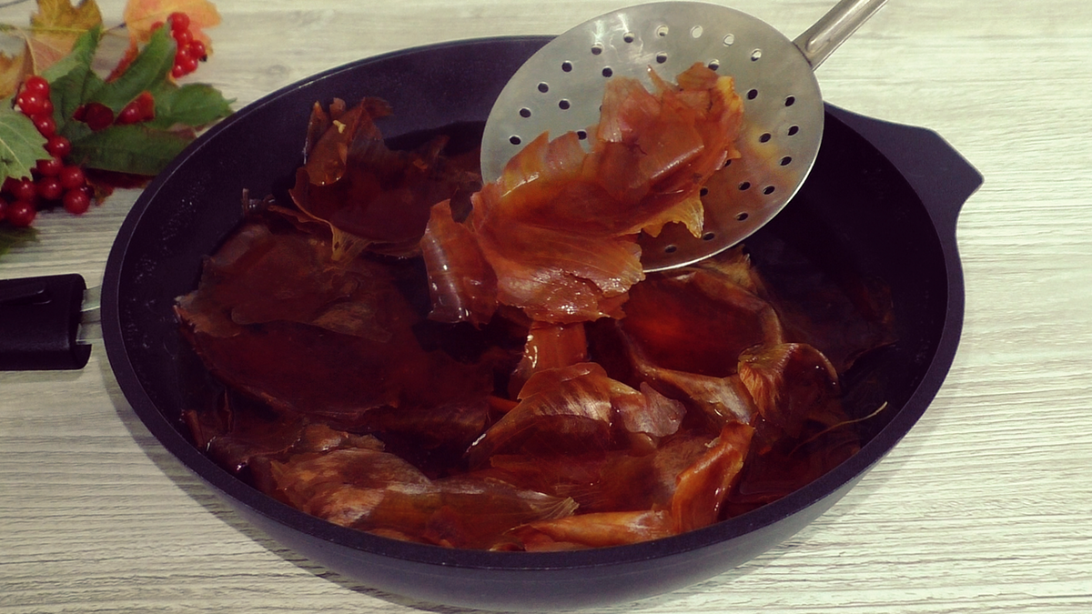 Курица, сваренная в луковой шелухе: необычный рецепт с удивительным вкусом