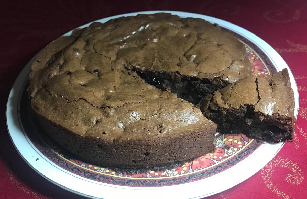 Нежные брауни с клюквой в коньяке: оригинальный десерт для любой компании