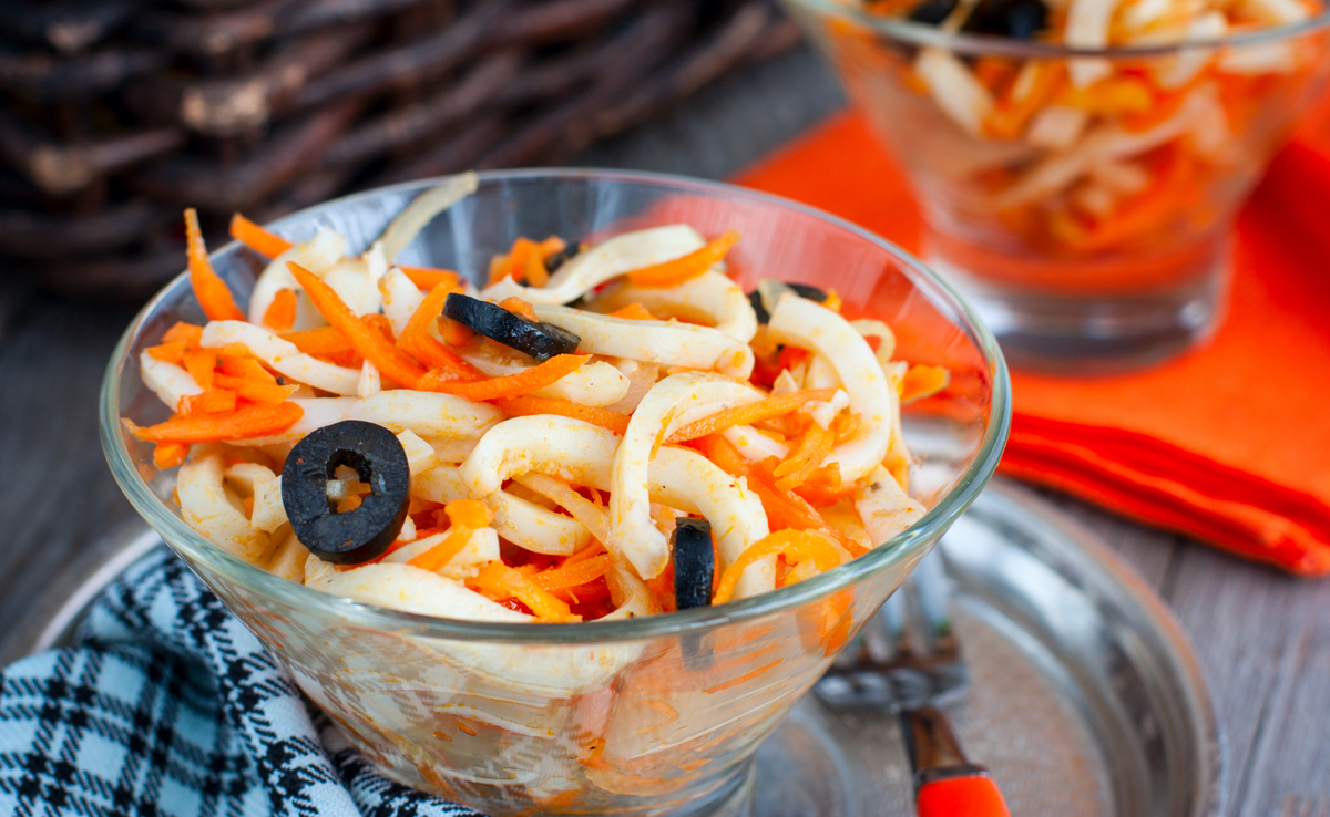 Простой салат с кальмарами: быстрый и вкусный рецепт на каждый день