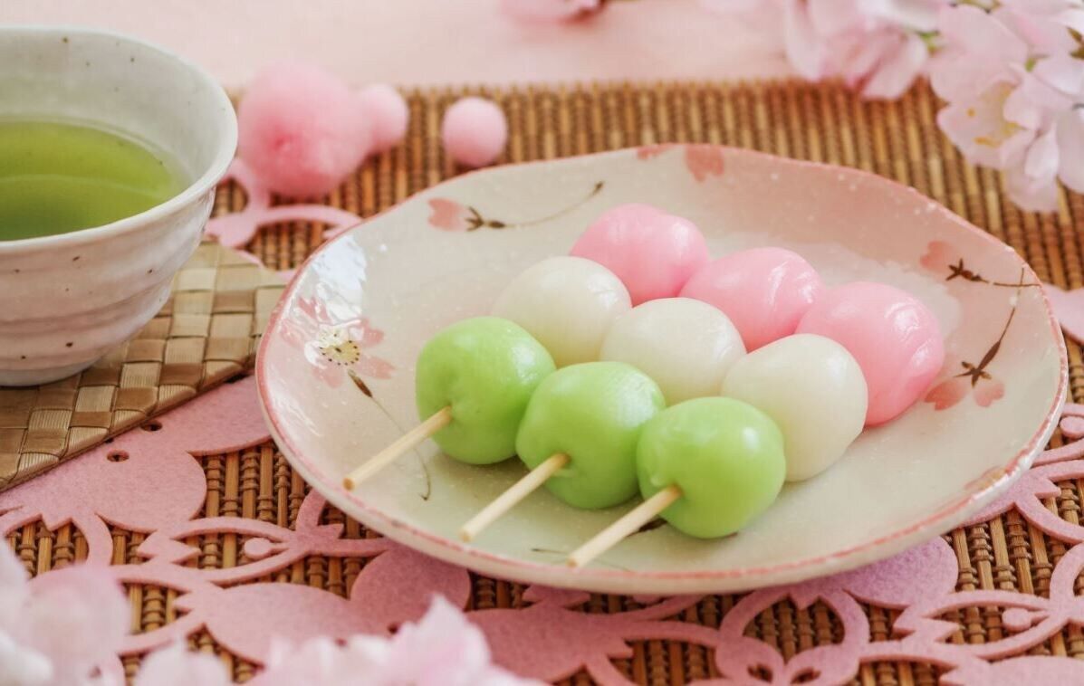 Погружение в сладости Японии: от данго до вагаси