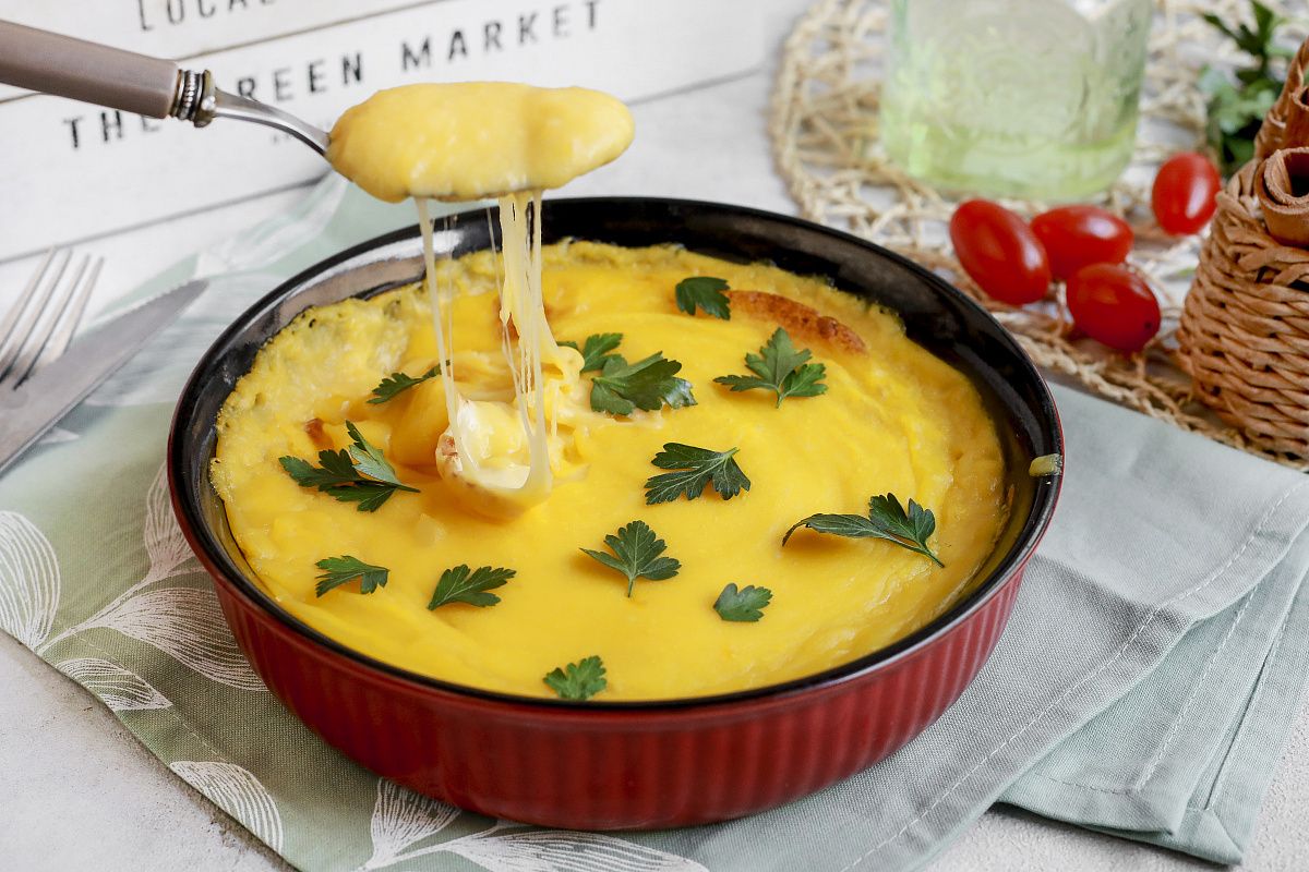 Необычный картофельный пирог с тыквой и копчёным сыром