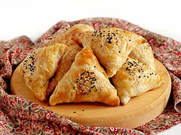 Ароматная самса с тыквой на слоеном тесте: быстро и просто