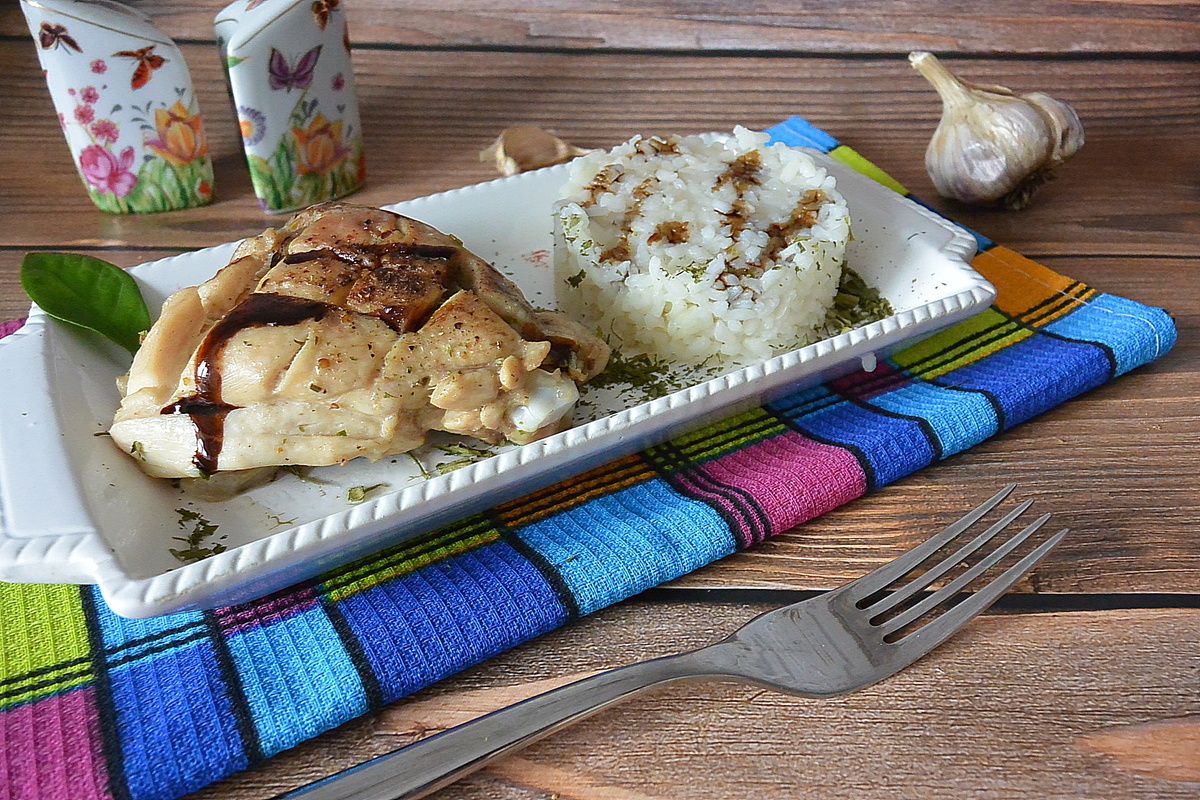 Вкусный ужин: куриные бёдрышки с рисом под бальзамическим соусом за час