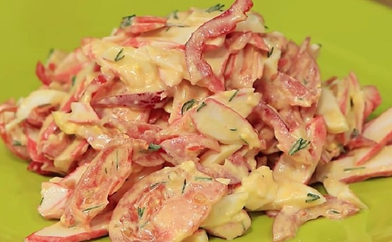 Праздничный крабовый салат: свежие идеи для незабываемого вкуса