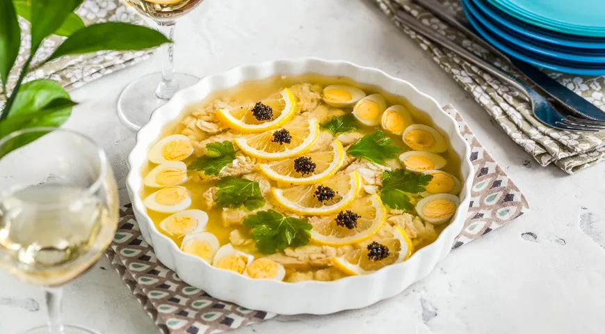 Заливное из осетра: изысканное блюдо для праздничного стола