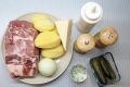 Сочные отбивные из свинины с маринованными огурцами и картошкой