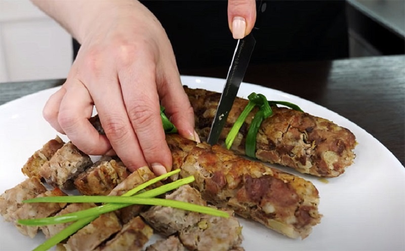 Как быстро и просто готовить домашние колбаски в духовке