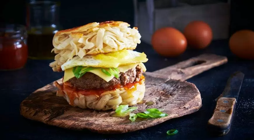 Рамен-бургер: Как программист создал кулинарный феномен