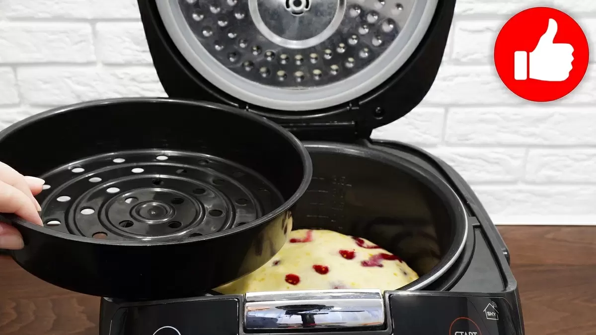 Идеальный кекс с чёрной смородиной в мультиварке