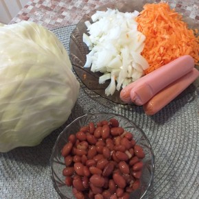 Восхитительное сочетание: тушёная капуста с фасолью и сосисками