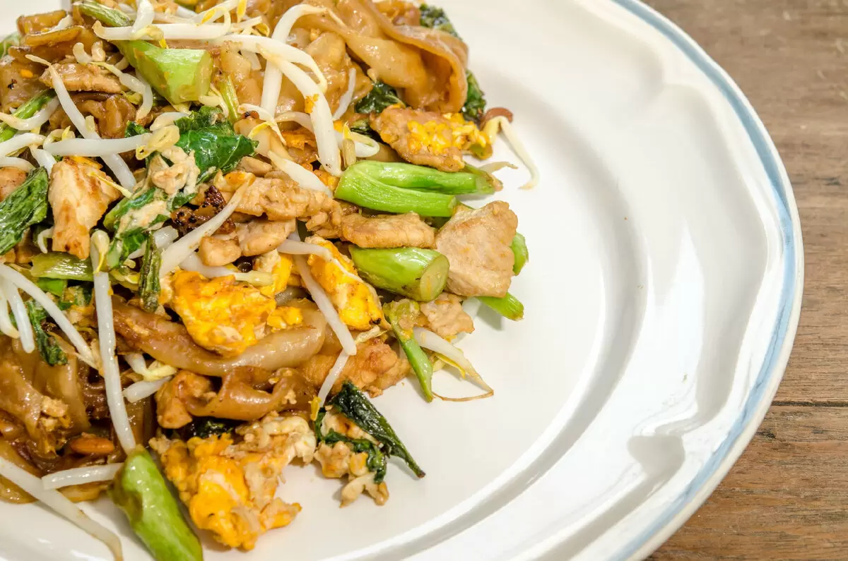 Куриный салат по-китайски: яркий и полезный рецепт для вашего стола