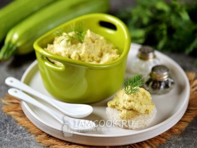 Вкусная закуска: кабачковый паштет с творожным сыром на цельнозерновом хлебе