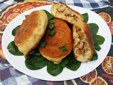 Нежные жареные пирожки с фаршем: наслаждайтесь домашним вкусом!