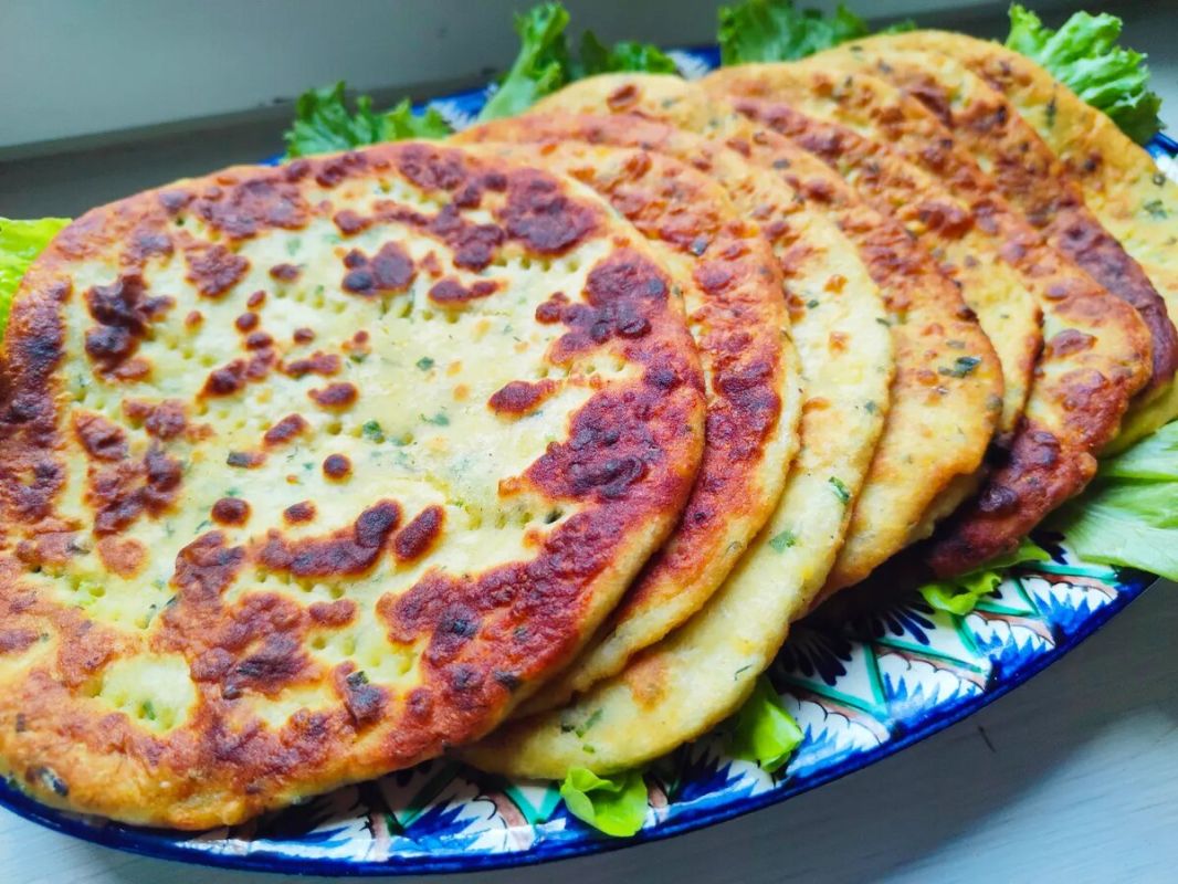 Вкусные картофельные лепешки с зелёным луком для дачных встреч