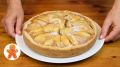 Нежный яблочный пирог с карамельной заливкой