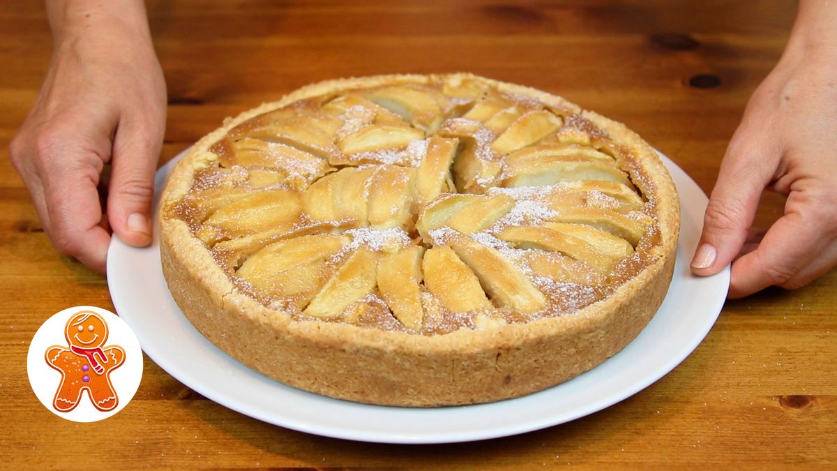 Нежный яблочный пирог с карамельной заливкой
