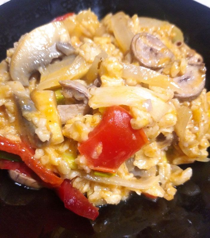 Овсяная каша с куриными сердечками и свежими овощами