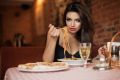 Свидание с тарелочницей: германский и русский взгляды